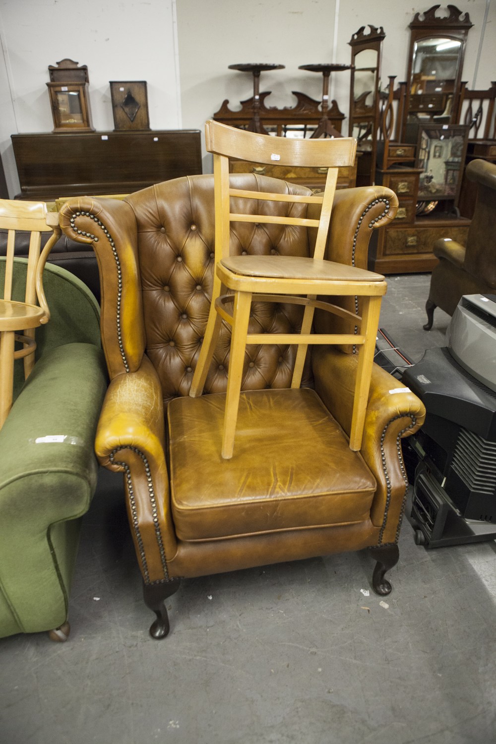 GEORGIAN STYLE TAN LEATHER WING EASY ARMCHAIR WITH BUTTON UPHOLSTERED BACK