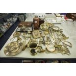 QUANTITY OF BRASS WARES TO INCLUDE; HORSE BRASSES, CHESTNUT ROASTERS, WOODEN TEA CADDY, CUTLERY