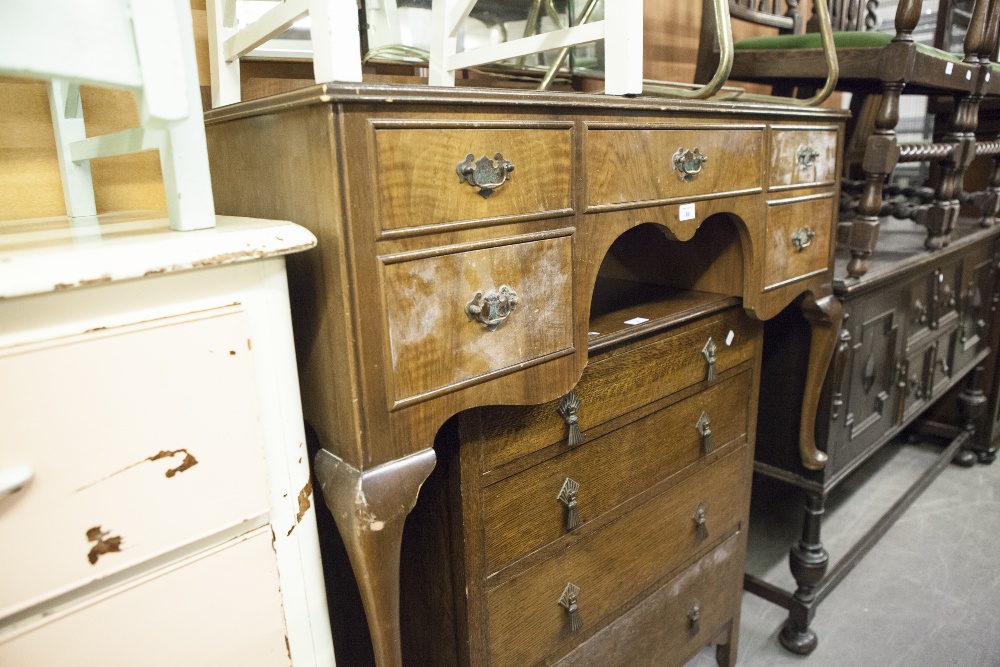 QUEEN ANNE STYLE KNEEHOLE DRESSING TABLE WITH TRIPLE MIRROR