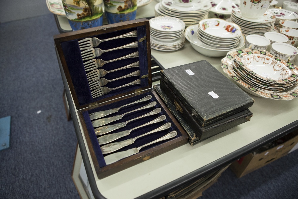 AN OAK CASED SET OF SILVER PLATED FISH KNIVES AND FORKS, TWO OTHER BOXES WITH KNIVES AND FORKS AND