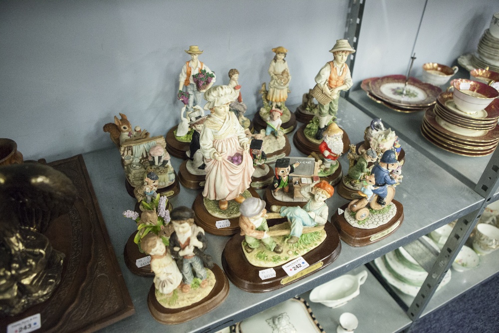 A SELECTION OF 21 LEONARDO RESIN COMPOSITION FIGURINES