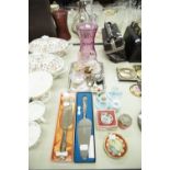 PIE SERVER WITH KINGS PATTERN SILVER HANDLE, BOXED, A COOPER BROTHERS EP. PIE SLICE, BOXED, PINK