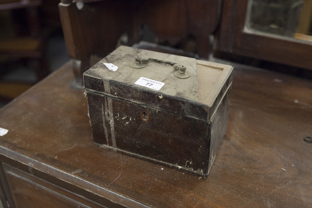 AN EARLY TWENTIETH CENTURY MAHOGANY TEA CADDY, BRASS ESCUTCHEON WITH TEA LINERS