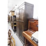 A QUARTERED MAHOGANY LINEN CUPBOARD WITH TWO DOORS, ON SQUARE TAPERING ELGS AND SPADE FEET, 2'2"