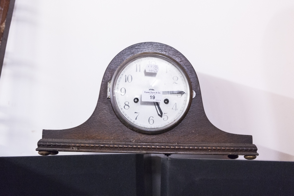 A TWENTIETH CENTURY OAK CASED NAPOLEONS HAT SHAPED MANTEL CLOCK, SILVERED DIAL AND BLACK NUMERALS