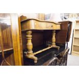A LATE VICTORIAN BLONDWOOD DUCHESS WASHSTAND WITH 3/4 GALLERY SERPENTINE FRONTED WITH SMALL DRAWER