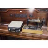 SINGER MANUAL PORTABLE SEWING MACHINE AND A LILLIPUT SMALL MANUAL TYPEWRITER IN CASE