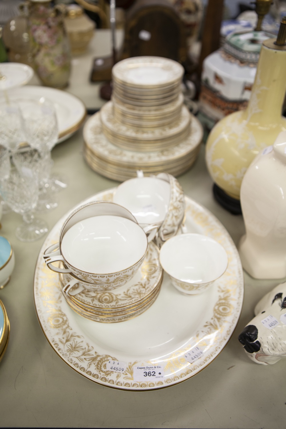 ROYAL WORCESTER CHINA DINNER AND TEA WARES 'POMPADOUR', GILT PATTERN VIZ EIGHT DINNER PLATES, SIX