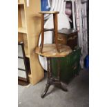 AN OCTAGONAL OCCASIONAL TABLE, ON THREE TURNED SUPPORTS AND OUTSWEPT LEGS, A SMALL CIRCULAR INLAID