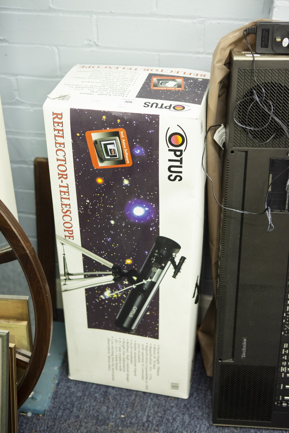 OPTUS REFLECTOR TELESCOPE 35-175M MAG AND TRIPOD, IN BOX