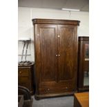 A WILLIS AND GAMBIER HARDWOOD BEDROOM SUITE COMPRISING; SIDEBOARD, DRESSING TABLE, WITH TRIPLE