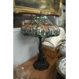 TIFFANY STYLE TABLE LAMP