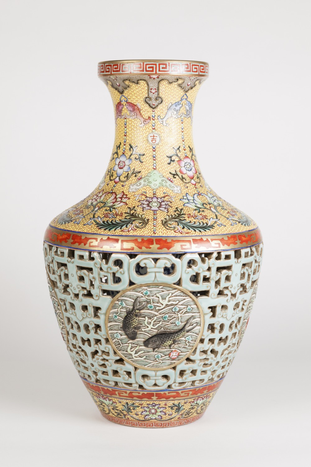 A FINE CHINESE PORCELAIN DOUBLE WALLED RETICULATED VASE, THE OVOID BODY PIERCED WITH PALE BLUE - Image 4 of 9