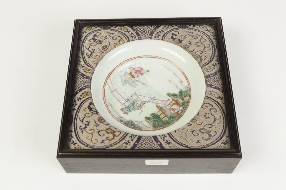 A CHINESE QING DYNASTY PORCELAIN OGEE SHAPED BOWL, with gilt edged polyfoil rim, painted in