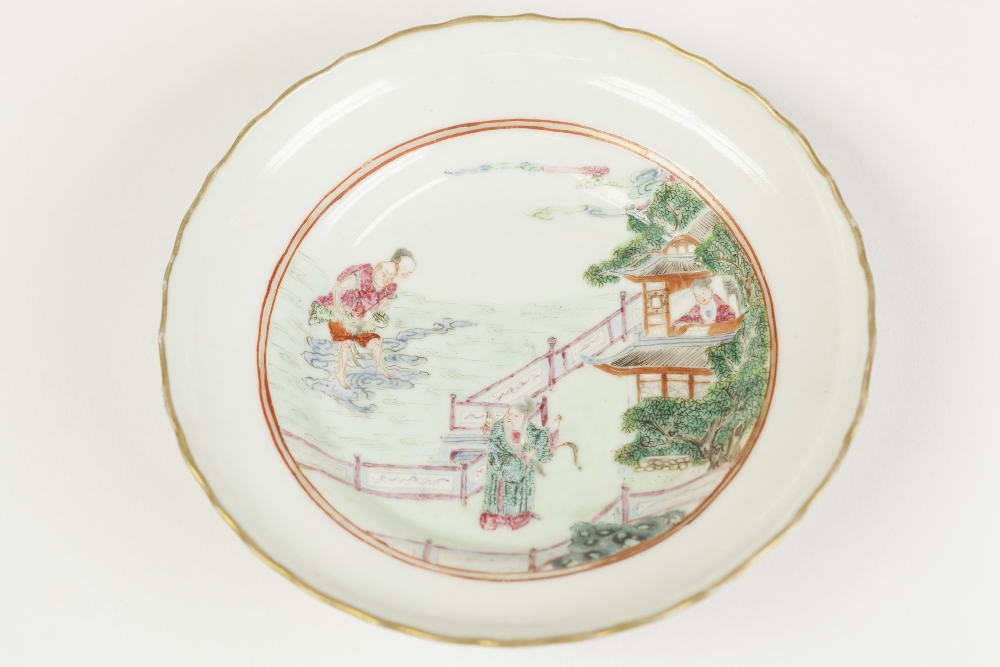 A CHINESE QING DYNASTY PORCELAIN OGEE SHAPED BOWL, with gilt edged polyfoil rim, painted in - Image 2 of 3