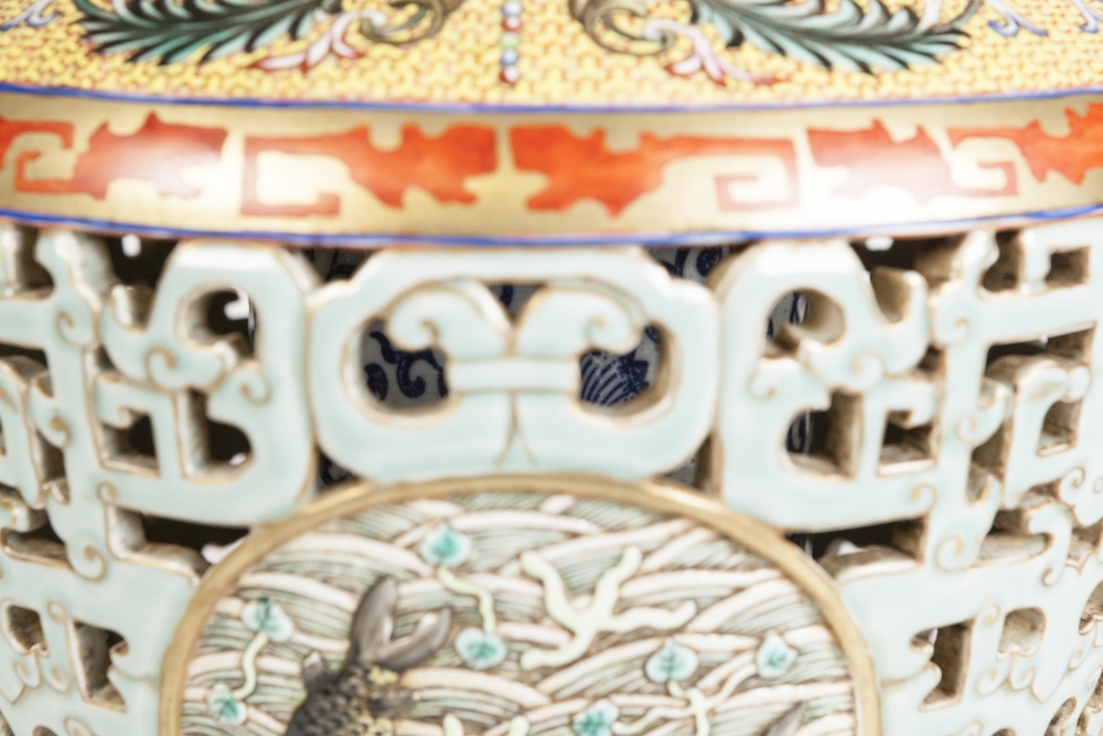 A FINE CHINESE PORCELAIN DOUBLE WALLED RETICULATED VASE, THE OVOID BODY PIERCED WITH PALE BLUE - Image 6 of 9