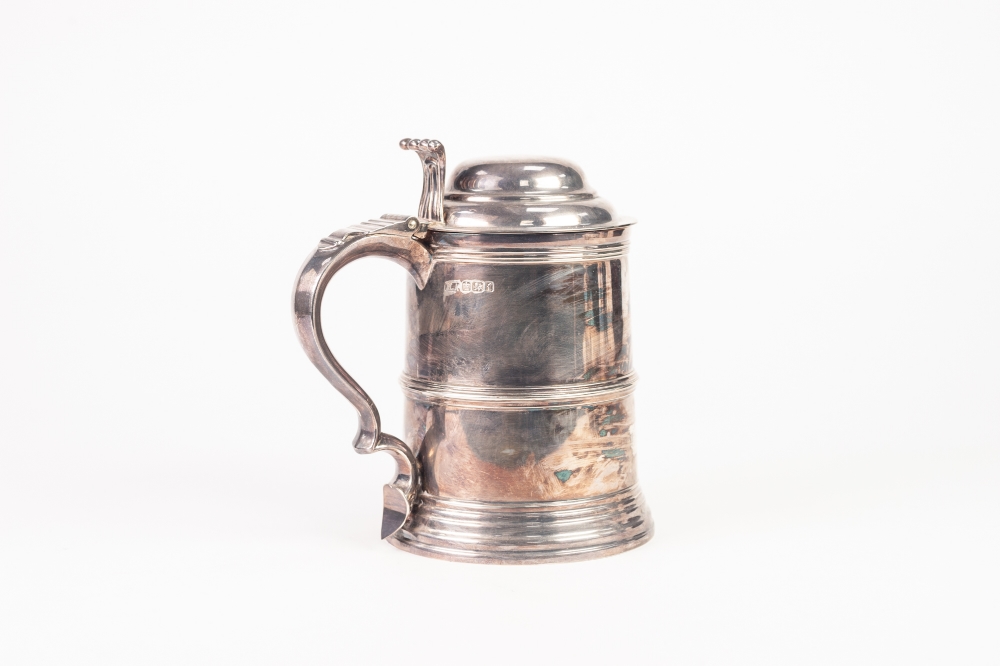 A LATE VICTORIAN SILVER LIDDED TANKARD, of Eighteenth Century design with tapered cylindrical