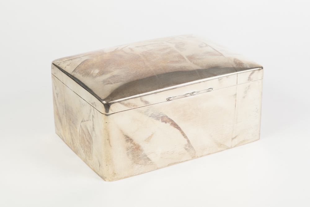 AN INTER-WAR YEARS LARGE SILVER CIGAR BOX, partitioned Cedar wood lining, Birmingham 1928, 9" (23cm)