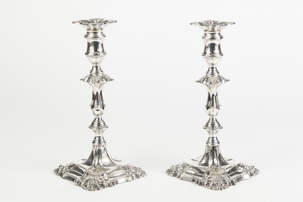 A PAIR OF LATE VICTORIAN WEIGHTED SILVER 'CAFE' STYLE CANDLESTICKS, with baluster stems and