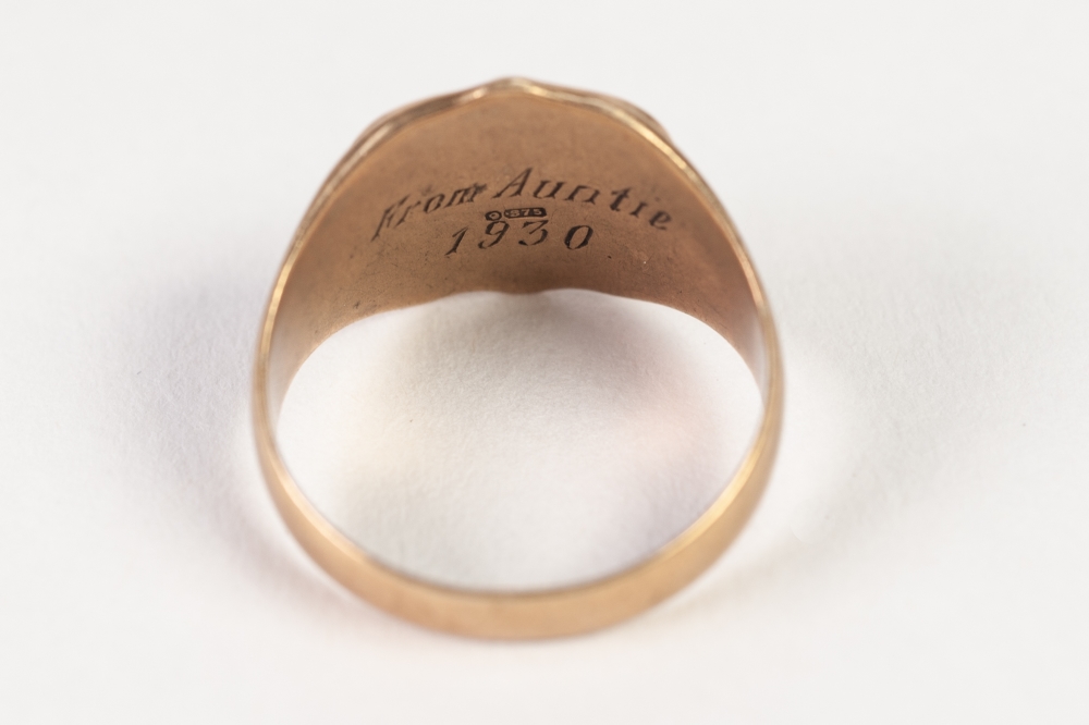 9ct GOLD SIGNET RING, with shield shaped top, Birmingham 1929, 5.4gms, ring size 'P/Q' - Image 2 of 2