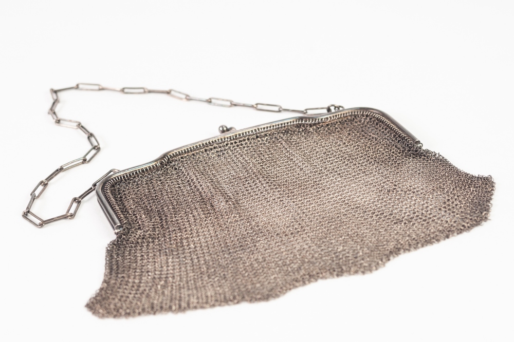 SILVER MESH EVENING BAG, with wavy frame and chain handle, 6" wide, London import mark for 1920, 4oz