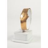 LADY'S UNIVERSAL, GENEVE, SWISS 18ct GOLD BRACELET WATCH, with mechanical movement, circular gold