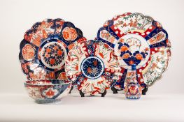 EIGHT PIECES OF JAPANESE MEIJI PERIOD AND LATER IMARI PORCELAIN, comprising: TWO FLUTED WALL