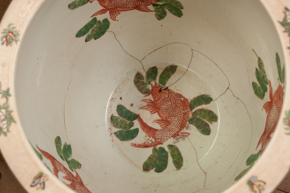 PAIR OF TWENTIETH CENTURY CHINESE FAMILLE ROSE PORCELAIN LARGE FISH BOWLS, each of typical form, the - Image 3 of 3
