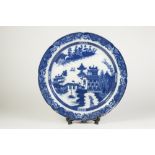 AN EARLY NINETEENTH CENTURY LEEDS PEARLWARE LARGE DISH, transfer printed in underglaze blue with a