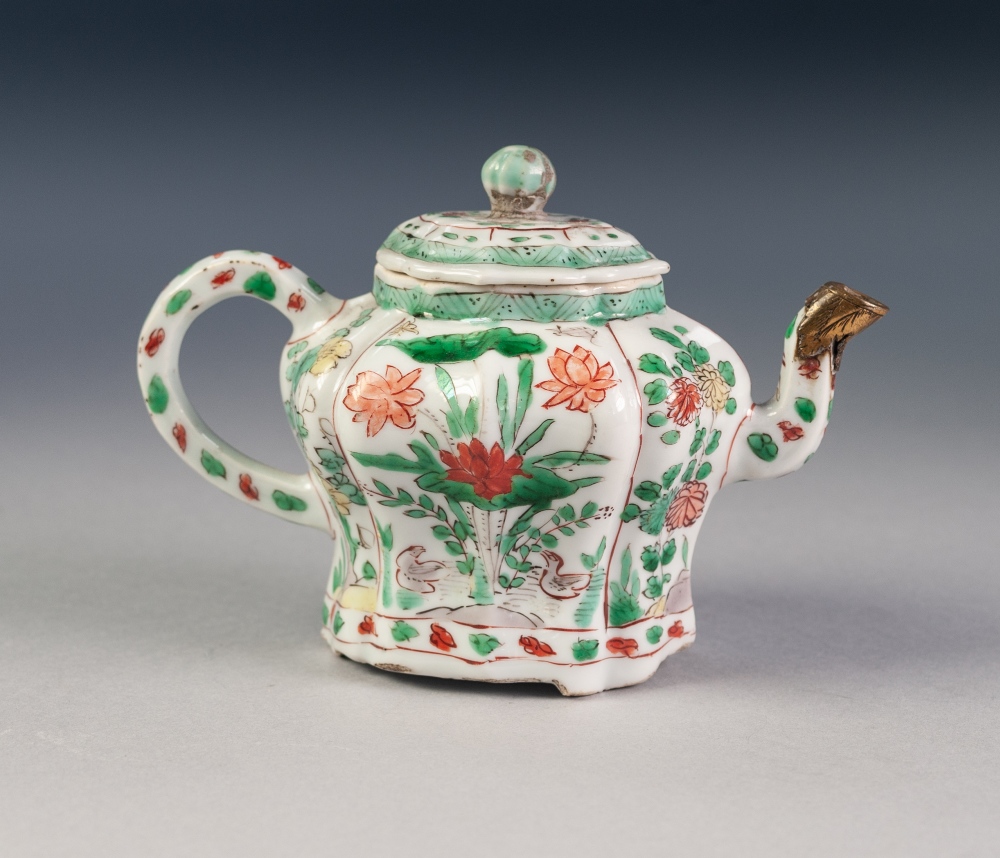 KANG HSI CHINESE FAMILLE VERTE PORCELAIN SMALL TEAPOT AND COVER, with bud finial, the body oval - Image 3 of 4
