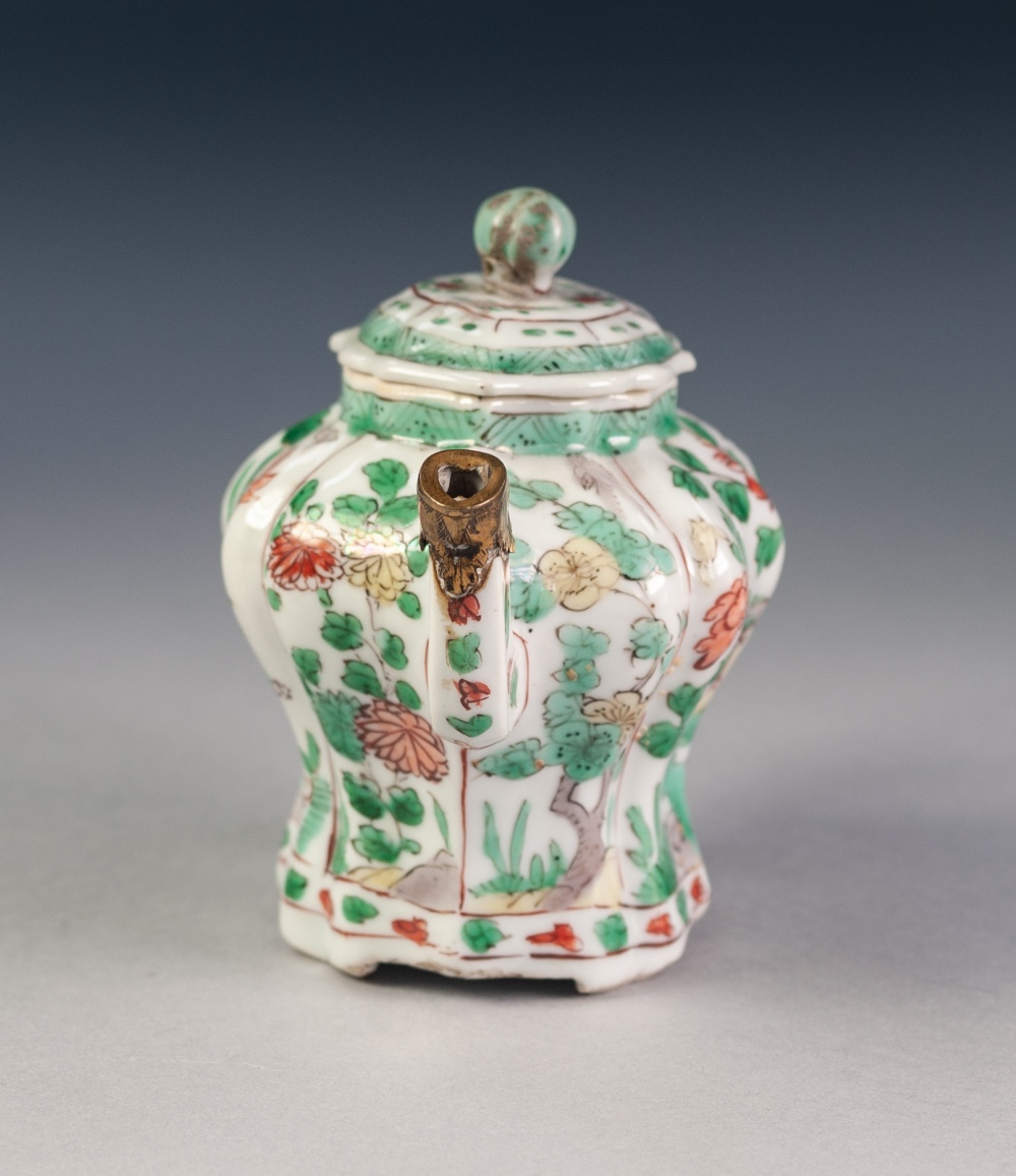 KANG HSI CHINESE FAMILLE VERTE PORCELAIN SMALL TEAPOT AND COVER, with bud finial, the body oval - Image 4 of 4