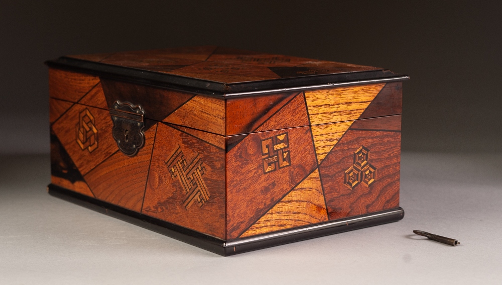 A JAPANESE LATE MEIJI PERIOD LACQUERED PARQUETRY AND MARQUETRY INLAID BOX, 8" (20.5cm) long - Image 3 of 4