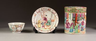 LATE NINETEENTH/ EARLY TWENTIETH CENTURY CHINESE FAMILLE ROSE PORCELAIN CYLINDRICAL BOX AND COVER,