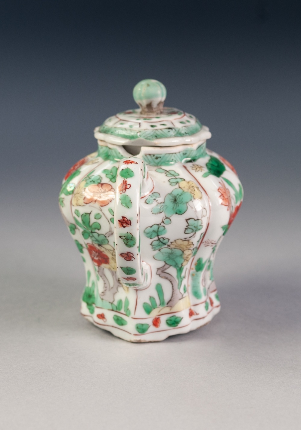 KANG HSI CHINESE FAMILLE VERTE PORCELAIN SMALL TEAPOT AND COVER, with bud finial, the body oval - Image 2 of 4