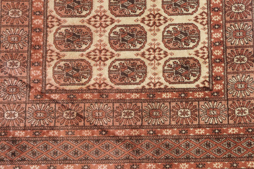 EASTERN RUG, decorated with rectangular guls within a trellis pattern on an off white field, the - Image 4 of 6