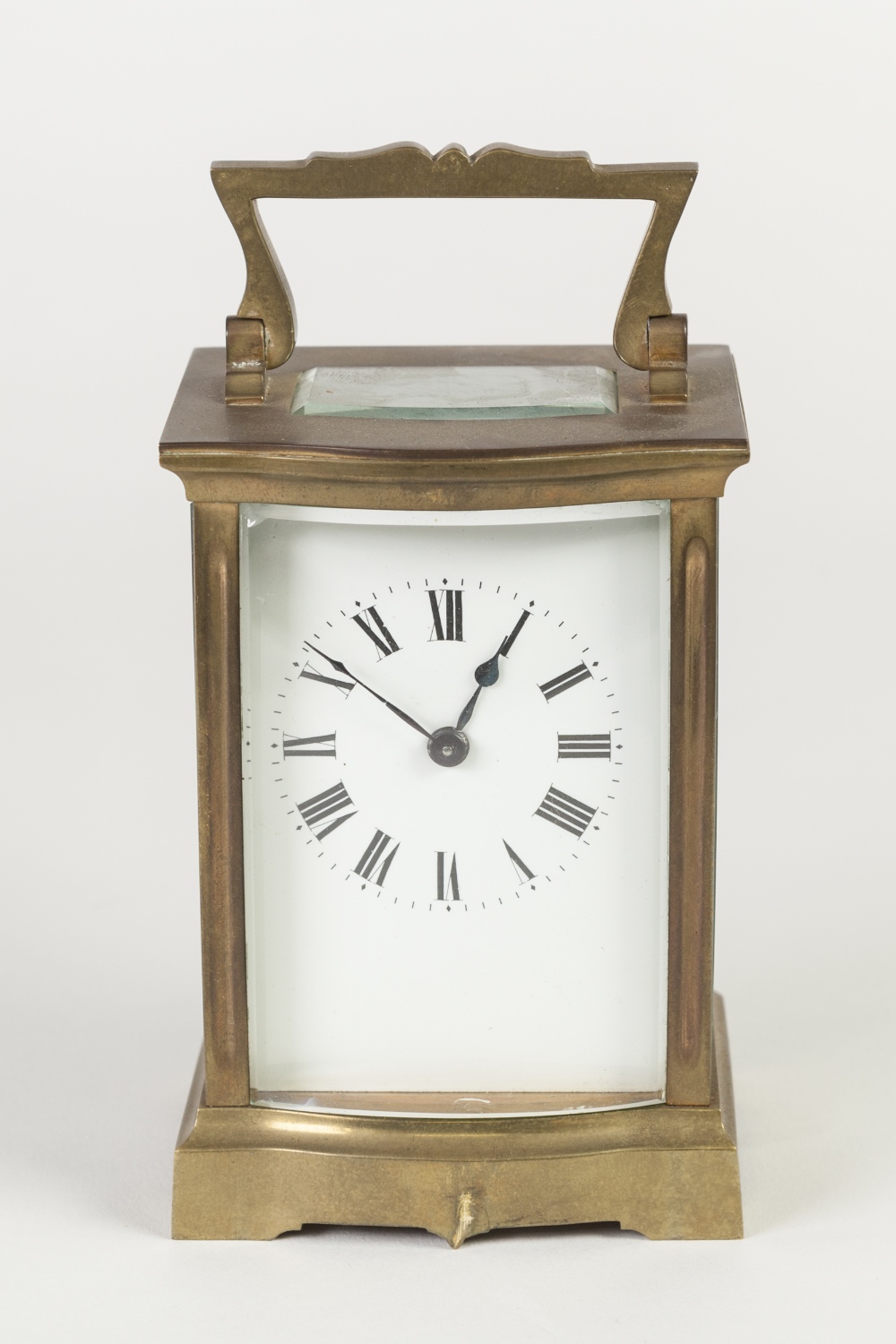 EARLY TWENTIETH CENTURY FRENCH GILT METAL SERPENTINE FRONTED CARRIAGE CLOCK IN FITTED MOROCCO