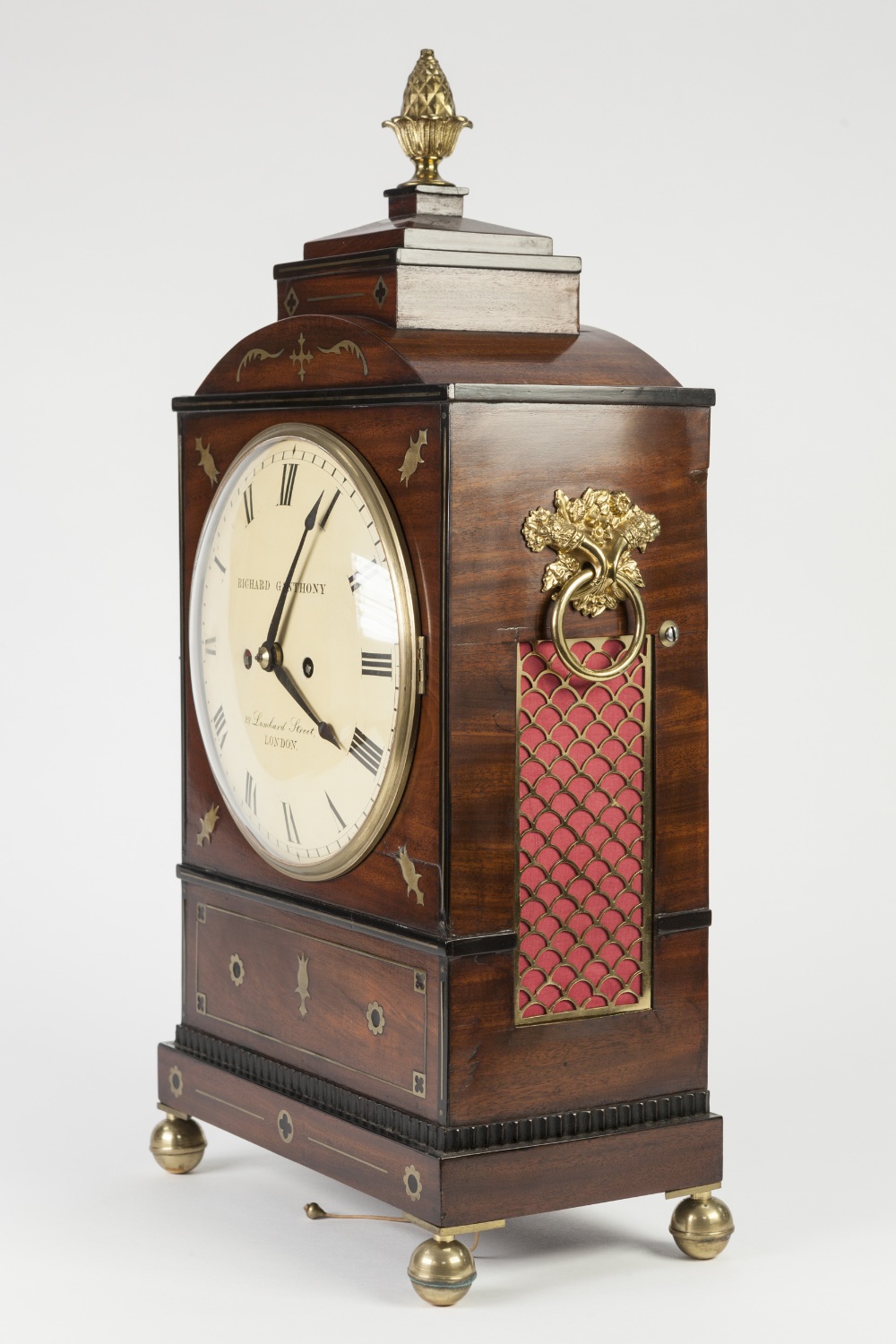 EARLY NINETEENTH CENTURY MAHOGANY AND BRASS INLAID REPEATING BRACKET CLOCK SIGNED RICHARD - Bild 2 aus 3