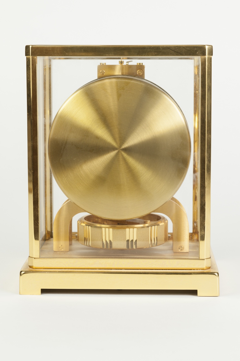 JAEGAR-LE-COULTRE GILT BRASS CASED ATMOS MANTLE CLOCK, the white chapter ring with raised Arabic and - Image 4 of 4