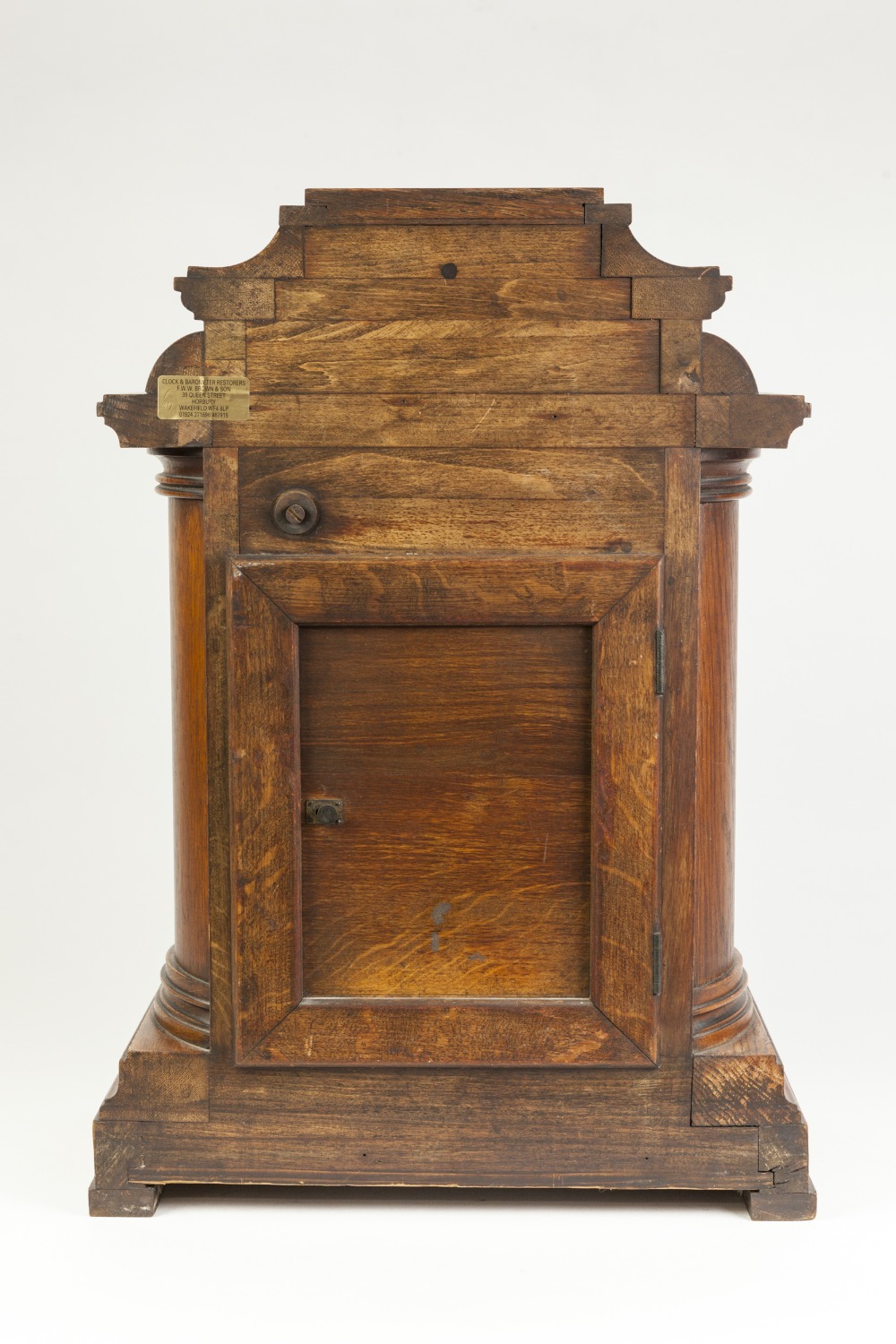 EARLY TWENTIETH CENTURY JUNGHANS OAK CASED MANTLE CLOCK, the 6" brass dial with silvered Arabic - Image 3 of 4