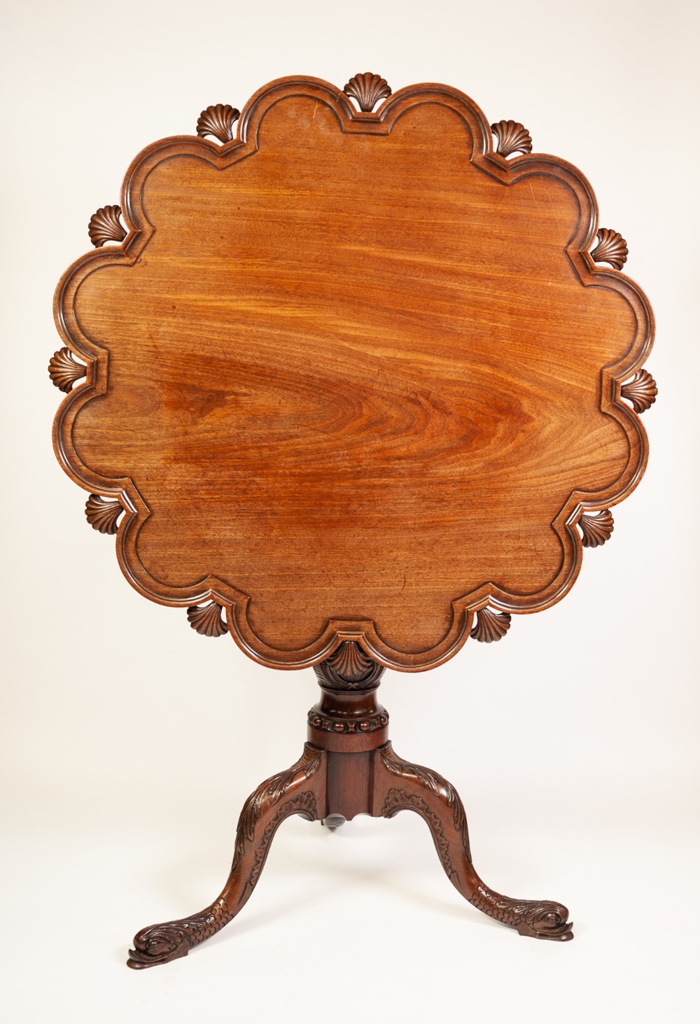 A FINE GEORGE III MAHOGANY TRIPOD TEA TABLE, the revolving and tilting 'birdcage' one piece top