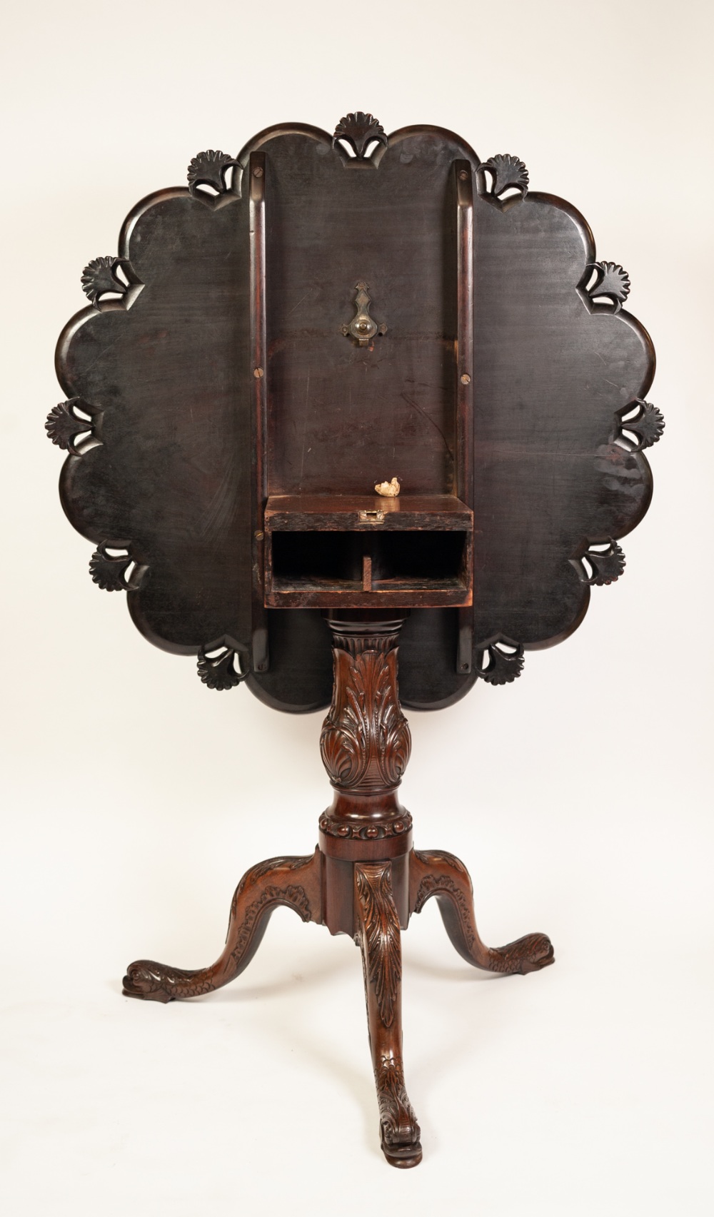 A FINE GEORGE III MAHOGANY TRIPOD TEA TABLE, the revolving and tilting 'birdcage' one piece top - Image 3 of 5