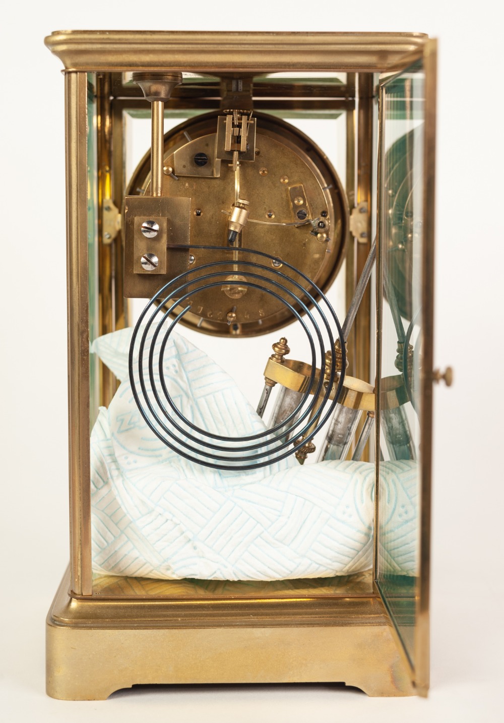 EARLY TWENTIETH CENTURY FRENCH FOUR GLASS BRASS MANTLE CLOCK WITH MERCURY PENDULUM, of typical form, - Image 5 of 6