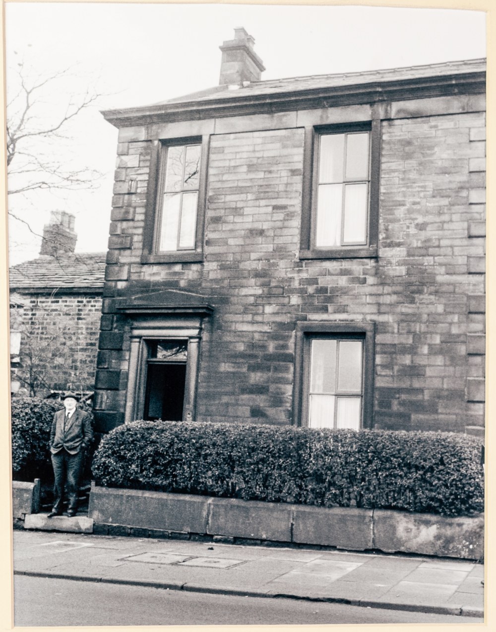 L.S. LOWRY BY MAURICE ROWE TEN BLACK AND WHITE PHOTOGRAPHS FEATURING LOWRY AND ONE OF SALFORD MARKET - Image 10 of 10