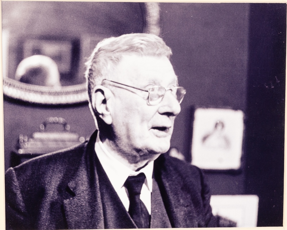 L.S. LOWRY BY MAURICE ROWE TEN BLACK AND WHITE PHOTOGRAPHS FEATURING LOWRY AND ONE OF SALFORD MARKET - Image 7 of 10