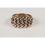 9ct GOLD RING, with plaited pattern top, 5.5gms