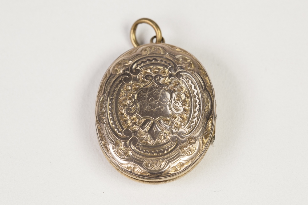 VICTORIAN CHASED OVAL LOCKET PENDANT, with gold back and front, the front, the front with - Image 2 of 3