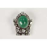 ANTIQUE GOLD, DIAMOND AND EMERALD BROOCH OF SECESSIONIST STYLE, set with a large cabochon oval