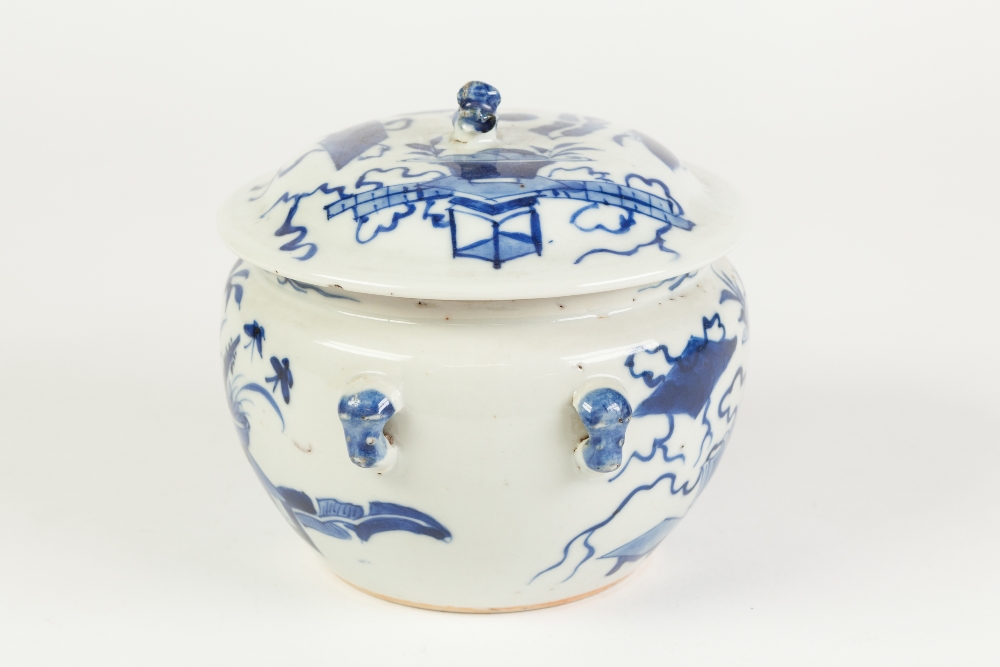 A CHINESE LATE CHING DYNASTY PORCELAIN RICE BOWL with cover, the body with four loops for bamboo - Image 4 of 4