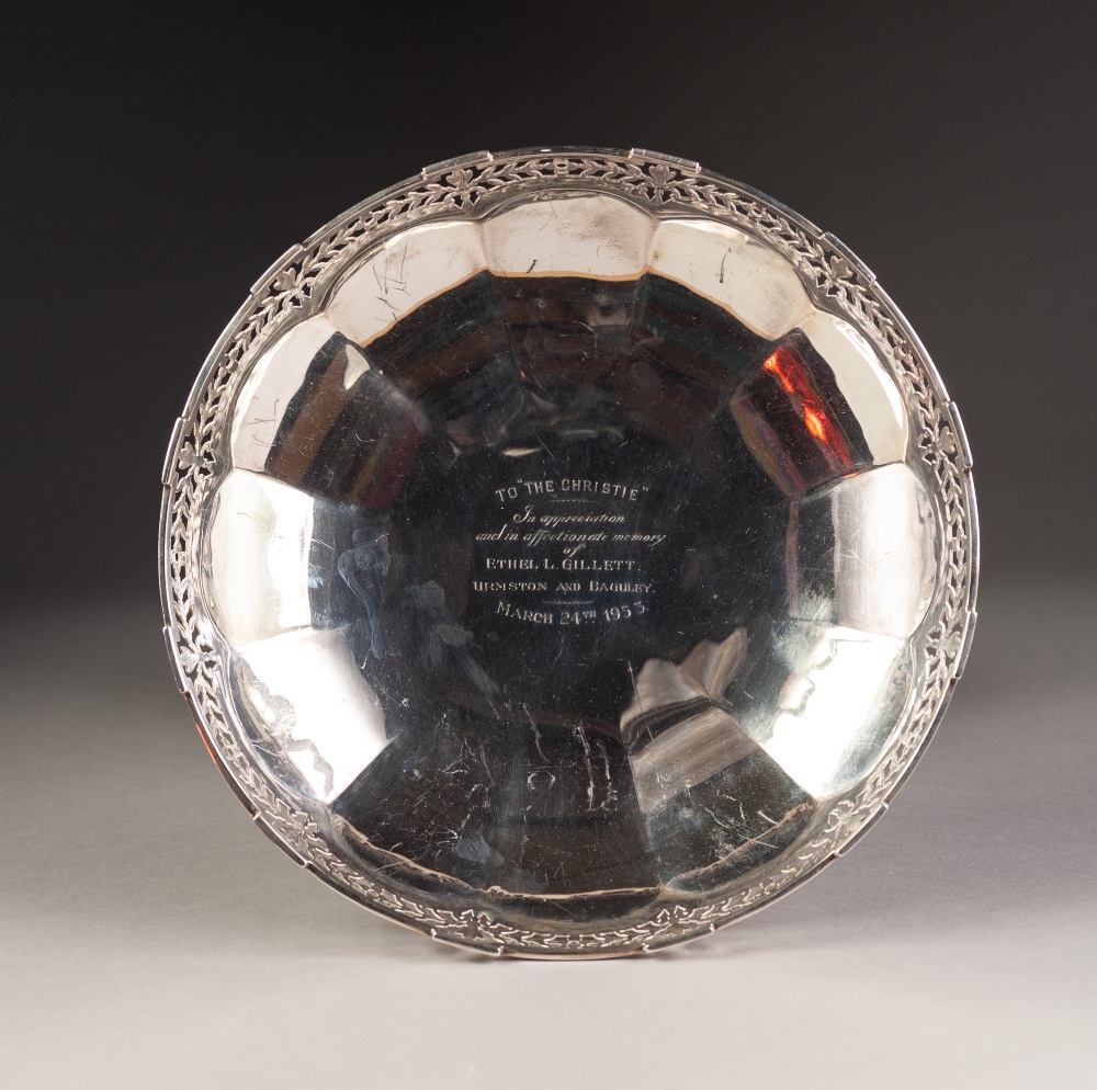 AN EARLY TWENTIETH CENTURY SILVER PEDESTAL BOWL with pierced border, standing on a spreading - Image 2 of 4