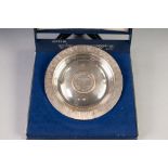 MODERN CASED 'SILVER WEDDING' ROYAL COMMEMORATIVE SILVER SHALLOW DISH, with medallion to the